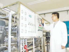 河南油田桐柏山天然礦泉飲料廠 嚴(yán)把質(zhì)量關(guān)，守護(hù)“瓶”安生活